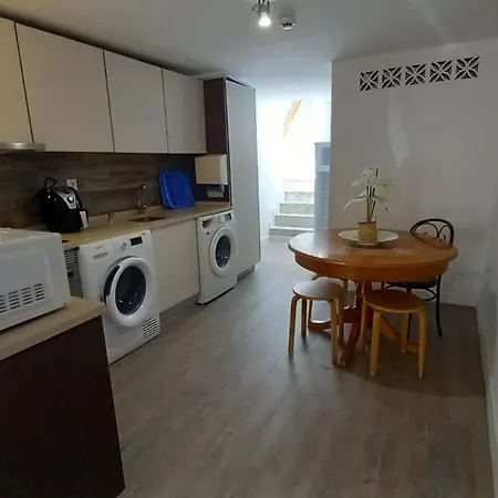 Alvito - Comfortable With Private Bathroom