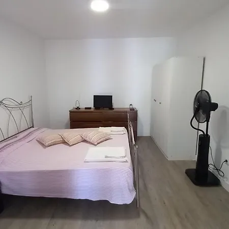 Alvito - Comfortable With Private Bathroom Alloggio in famiglia *