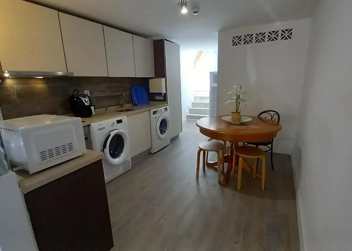 Alvito - Comfortable With Private Bathroom